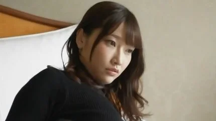 専業主婦をしている清楚な28歳人妻が色白美巨乳の体を他人棒で突かれ繰り返し絶頂