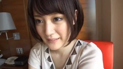 色白清楚の19歳ホテル従業員が敏感な体を弄られ淫らな言葉を発してエロモード全開で喘ぐ