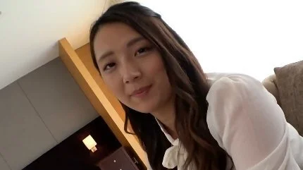 巨乳の20歳ファミレス店員が久しぶりの挿入で膣奥を突かれて悶絶