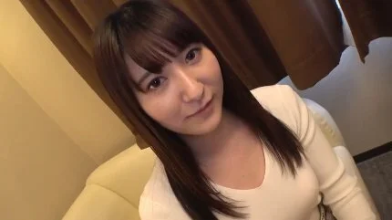 色白清楚系の21歳女子大生が経験少ない体を巨根で突かれて本気汁を溢れさせる