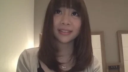 色白Dカップで23歳のエッチな体が自分で腰を振って巨根の気持ち良さを存分に味わう