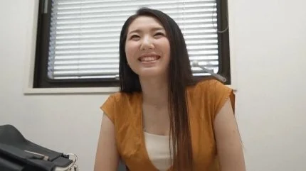 色白美巨乳の25歳人妻が他人棒で貫かれ何度も絶頂して体を震わせる