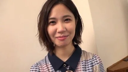 美脚の22歳アクセサリー販売員が初ハメ撮りで巨根を挿入され声を荒げて乱れる