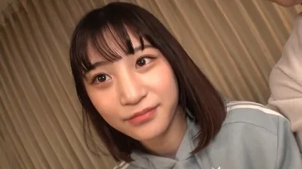 Eカップ美乳の20歳女子大生が巨根で膣奥をガンガン突かれて苦悶の表情を浮かべて喘ぐ
