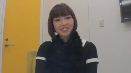 色白美乳の19歳女子大生が若くて敏感な体を突かれ顔を紅潮させ乱れる