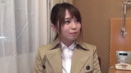 仕事帰りに声を掛けられた28歳の巨乳の若妻が戸惑いながらも感じてしまってハメられる