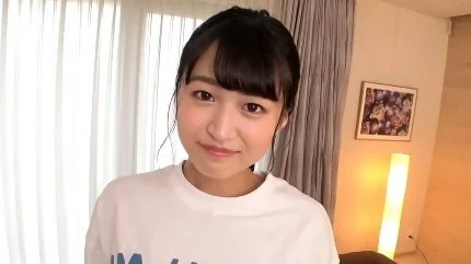 童顔でスレンダーな20歳女子大生が激しく突かれて快感に喘ぎまくり身動きできなくなる