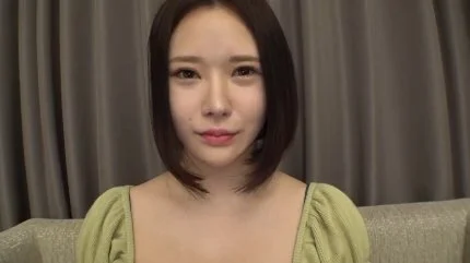 小顔で美巨乳の23歳美容外科受付嬢が巨根で敏感な体を突かれて何度も絶頂
