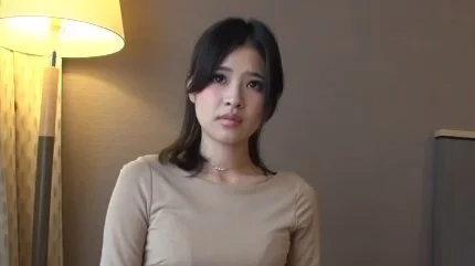 清楚な20歳フリーターが膣奥を突かれる快感に体を紅潮させて喘ぎまくる