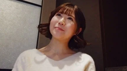 色白美肌の25歳人妻が他人棒で突かれて快感のあまり何度も絶頂して体を痙攣させる