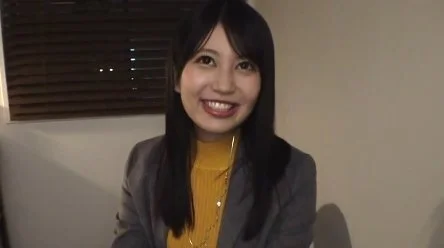 美人でスタイル抜群の27歳イベントコンパニオンが騙されて挿入まで許して喘ぎまくる