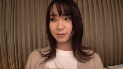 童顔清楚な21歳女子大生が巨根で突かれる快感に不安気な顔を恍惚の表情に変えて悶絶