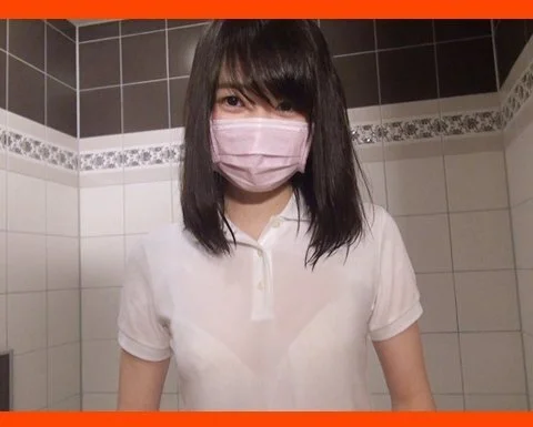 女子と水鉄砲【1】容赦ない水鉄砲攻撃でビショビショに濡れたシャツ!ピッタリと体に貼り付きブラジャーや素肌が露わに～!?