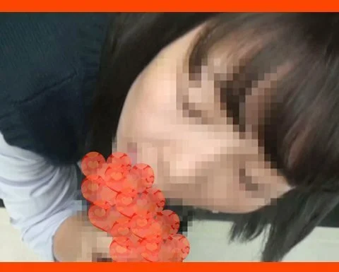 後輩■■のご奉仕フェラ【1】カワイイ田舎のヤリマン後輩■■がプリクラ機の中でエロエロフェラ撮影!舐め方がエロいです!!