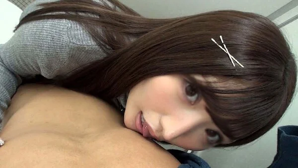 個撮)見つめてフェラ美人!恥ずかしいけどチンポ大好き【大量口内発射】