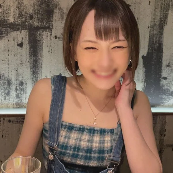 大阪貧乳■■■のハメ撮りを公開 透き通る真っ白な肌 ピンク色のオマンコにねじ込んで中出し