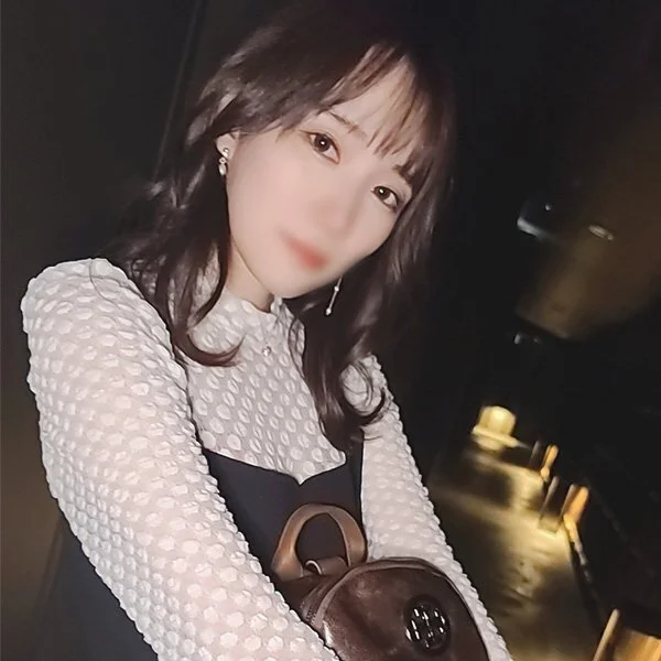 かわいすぎる歯科助手 ゆめ(22) 旅行先の露天風呂で隣に聞こえないようこっそり生ハメ 最後はバックで中出し