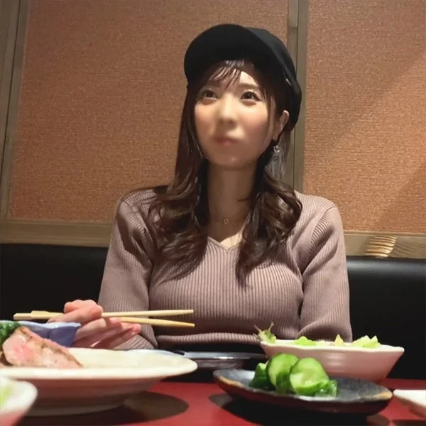 かわいくてオシャレなセフレ公開しないことを条件にハメ撮り自主制作 美容関係だけあって透き通る色白美肌&美乳 パイパンに種付け