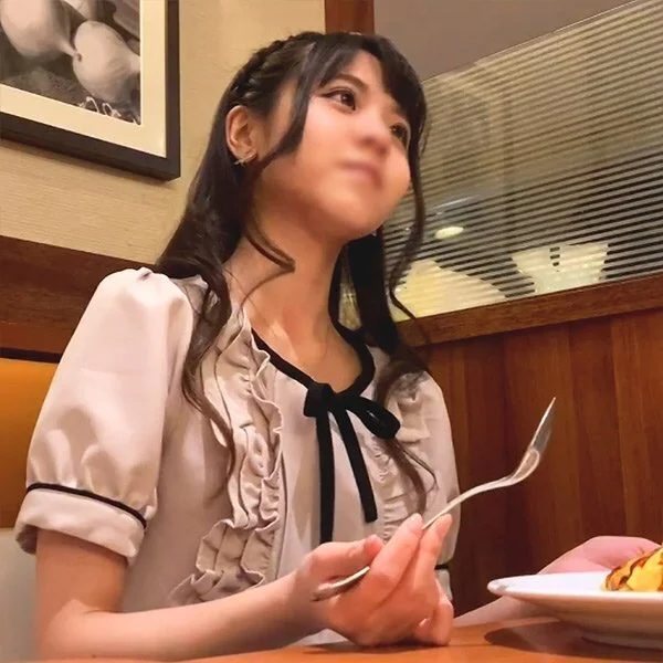 まだ成長しそうな白パンツ■■■とハメ撮り中出し 小さな手、お口、おまんこに大きなおちんぽねじ込んでみました