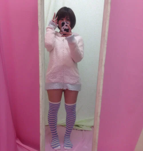 自撮りで月100万稼ぐカリスマ女子大生「ルミ」(18)