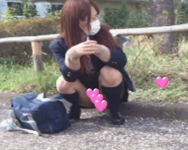 【個撮】おバカたまごちゃんあやちゃん!学校裏門までお迎えパンチラ(笑)映像