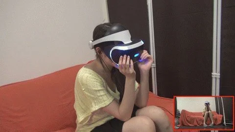 流行りのVRゲームプレイ中の天然系の女の子のパンチラ&胸チラ&乳首チラを至近距離撮影【014】