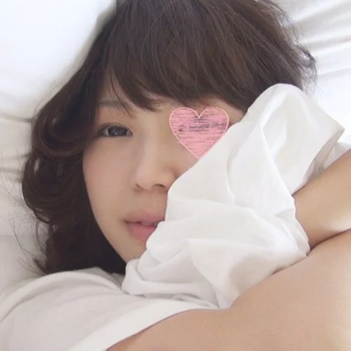 【個人撮影】今野亜南と同じ3サイズ!千葉市立◎年の美乳みるくちゃんを寝起き襲撃!ノーブラTシャツがエロすぎて思わずゴム無しパコ!